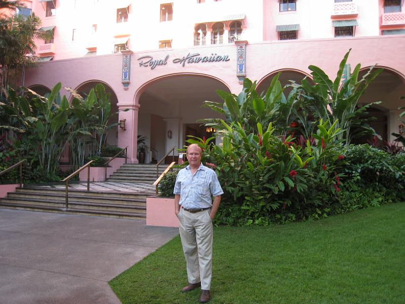 IMG_4094.JPG - In front of Coconut Lanai entrance to hotel.