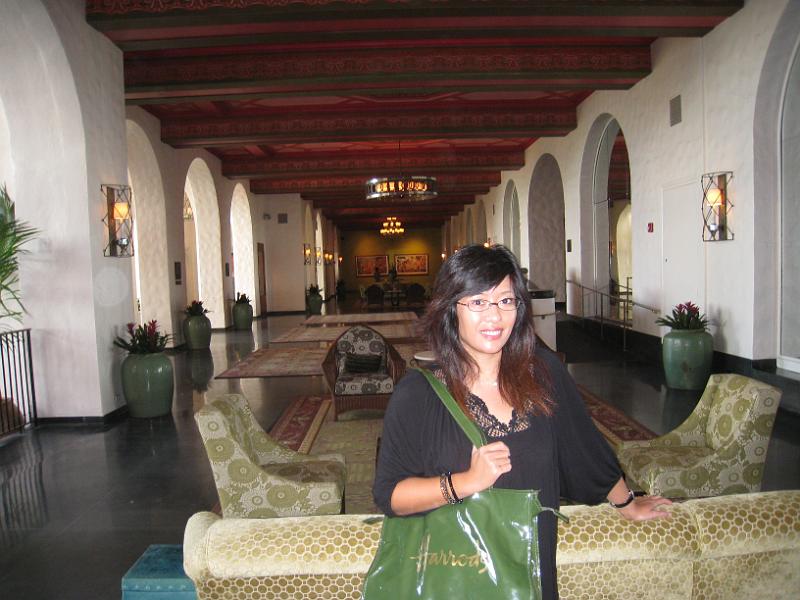 IMG_4096.JPG - Sitting area in lower lobby.  Monarch Room located at the far end on the left.