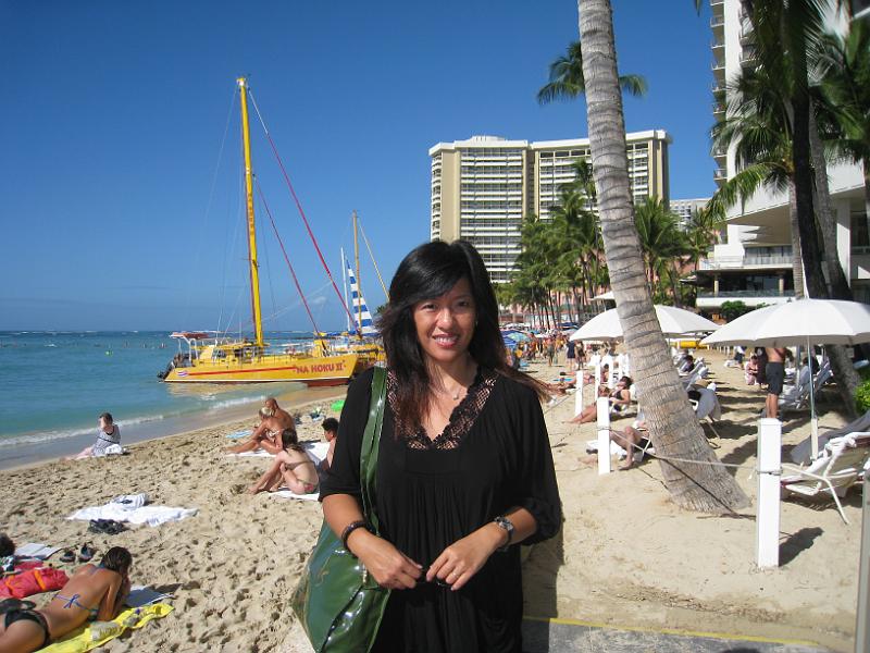 IMG_4116.JPG - In front of Moana Surfrider hotel